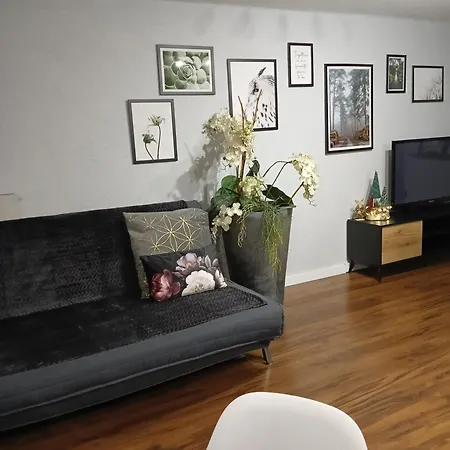 Pod Kasztanami Blisko A2 Apartment